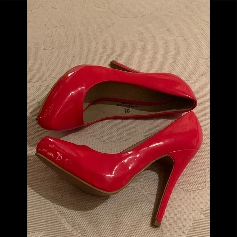 Shoes - Picture 4 of 8
